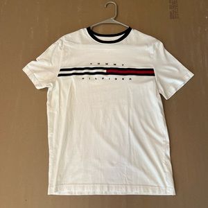 “Medium” Tommy Hilfiger T-Shirt ⚪️
